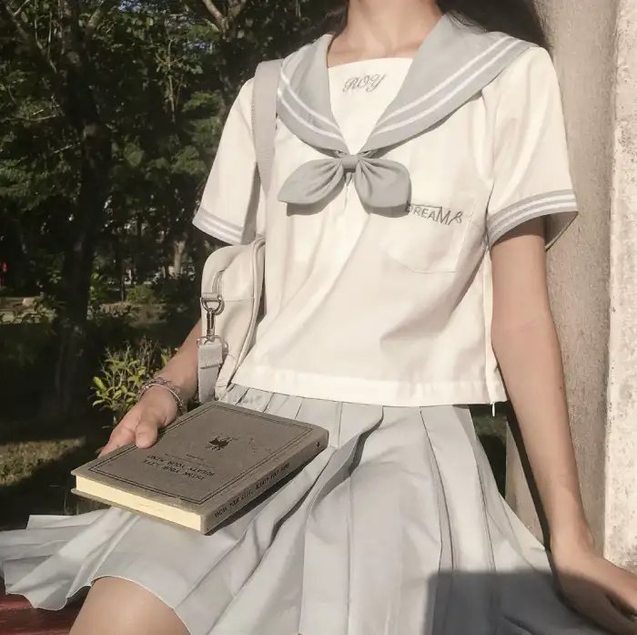 女学生和亨利先生